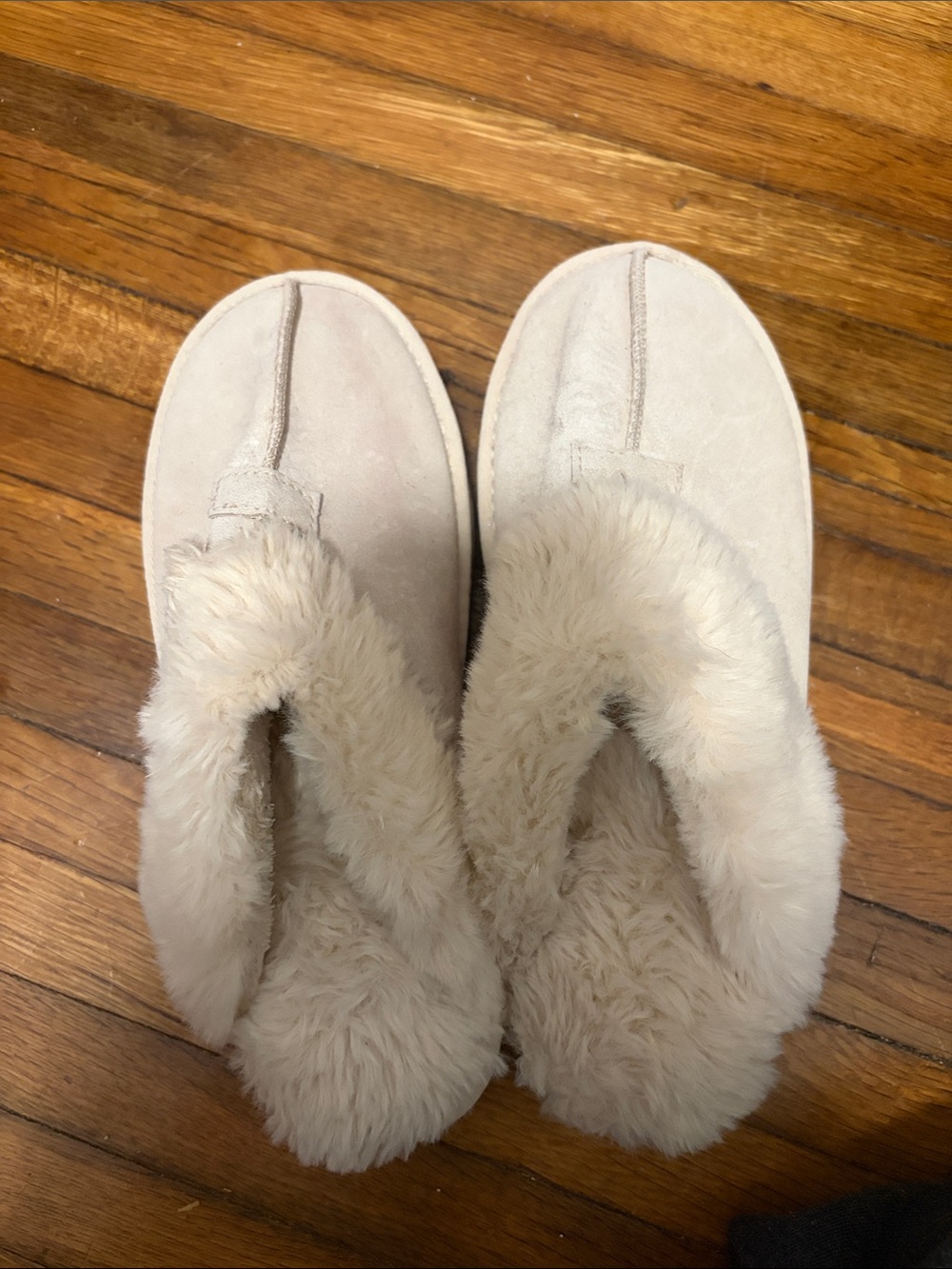 Cozy Women's Cream Faux-Fur Slipper